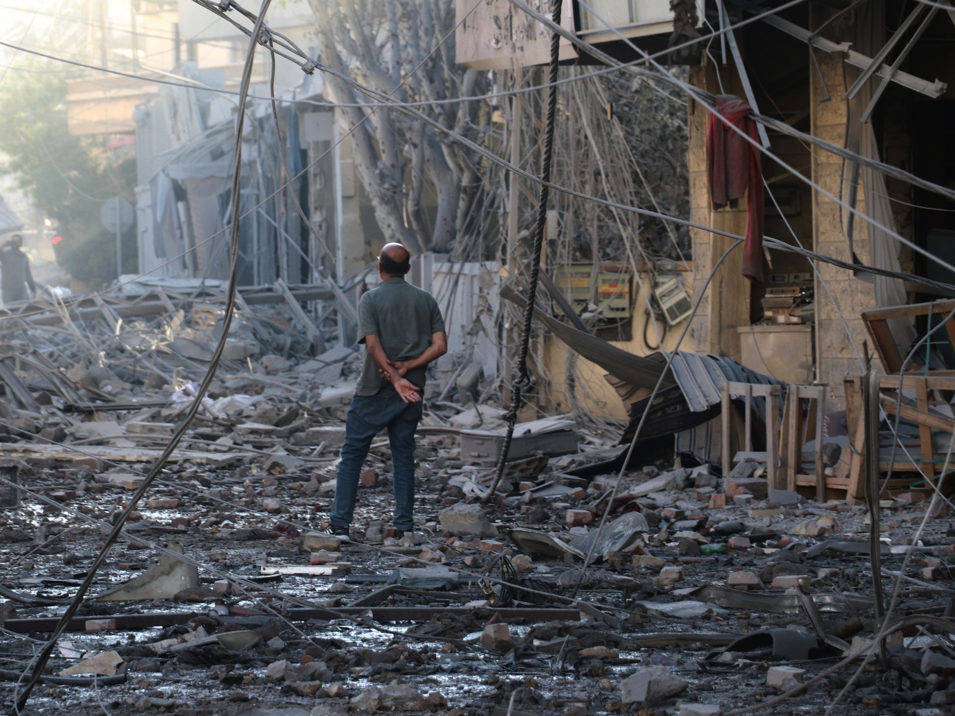 Escalating Tensions: US and Iran Exchange Strikes Amid Regional Unrest