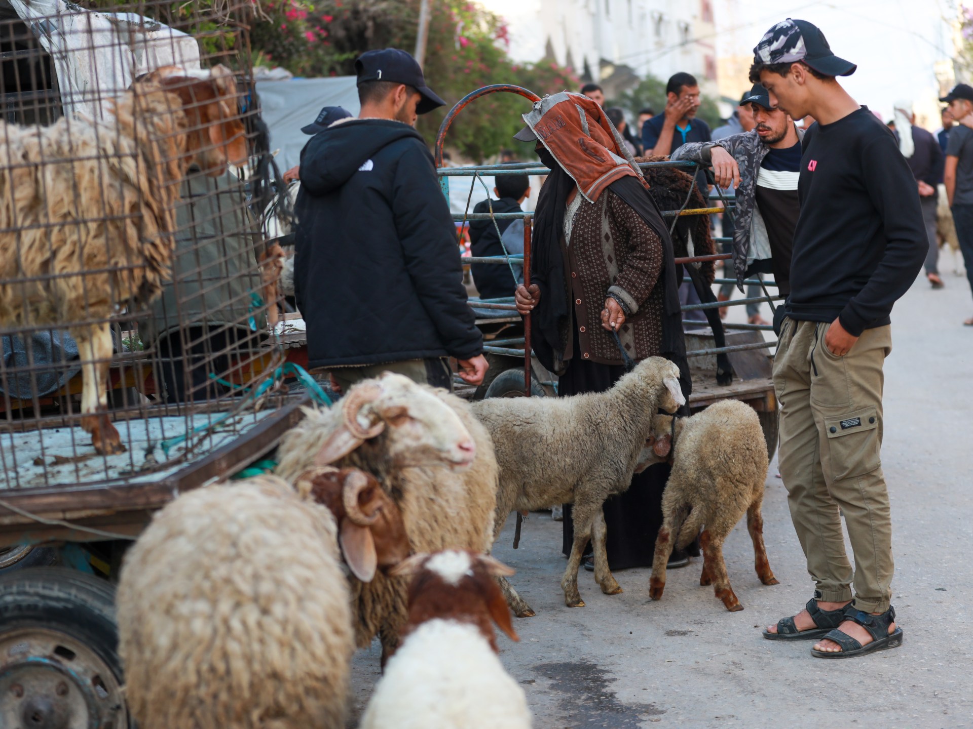 Gaza Residents Face Somber Eid al-Adha Amidst Ongoing Conflict and Scarcity