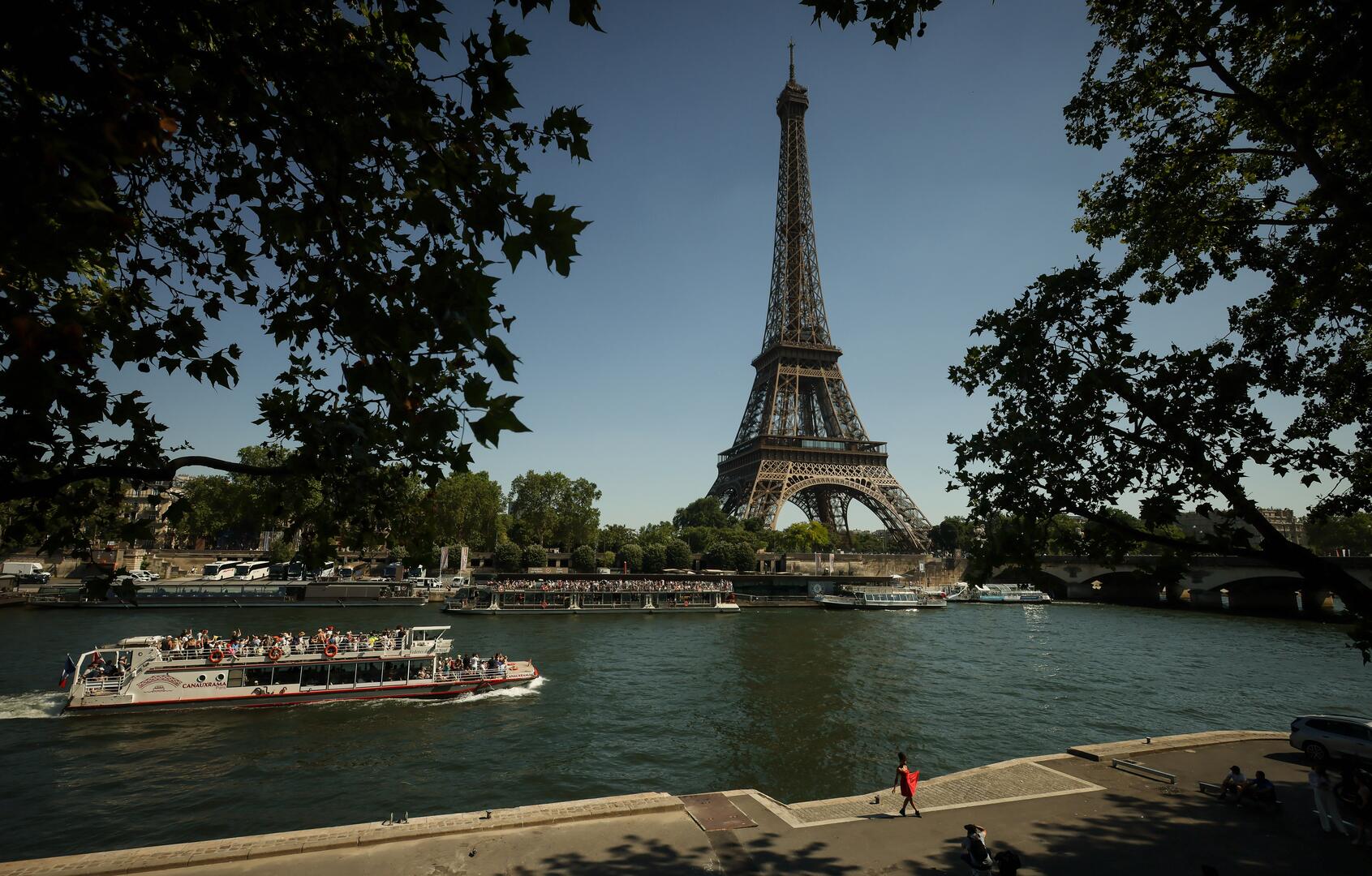 Paris Residents Seek Relief in Canal Amidst European Heatwave