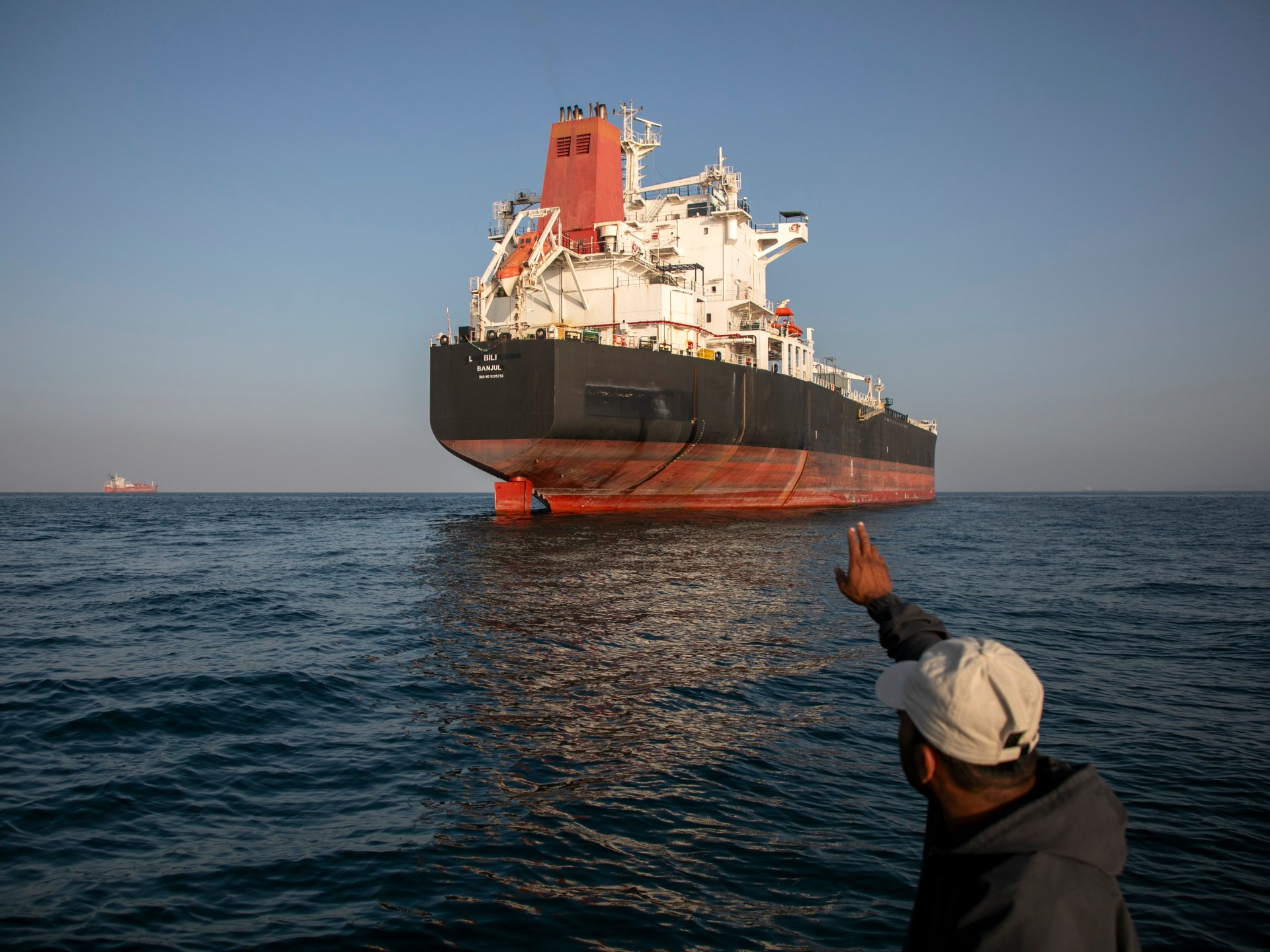 Strait of Hormuz Tensions Escalate with US Military Action Near Bandar Abbas